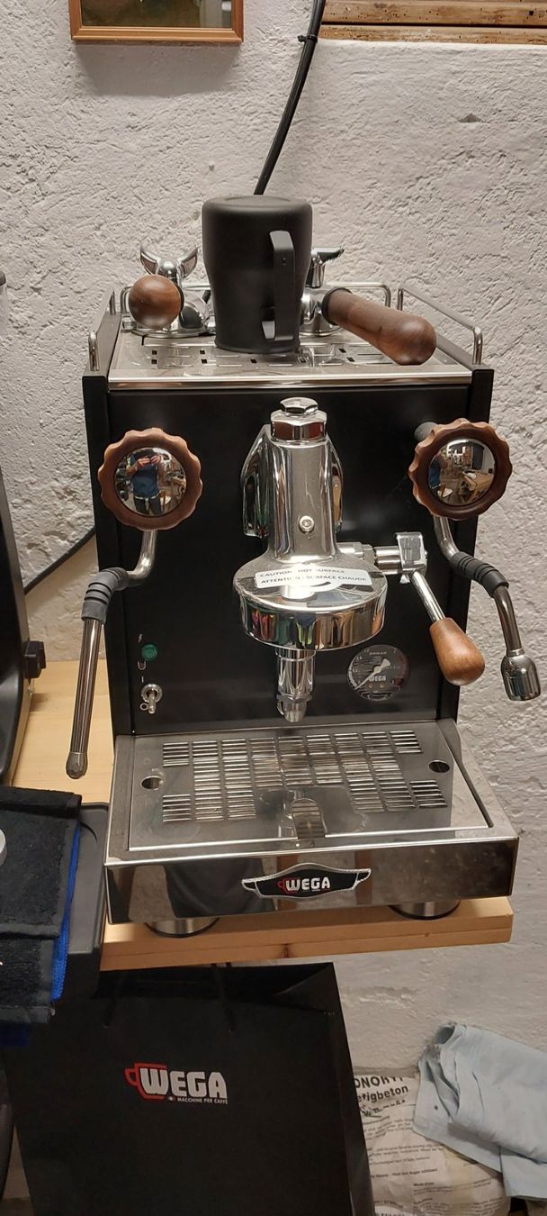 Wega Macchine per caffè & Macchine per espresso: WEGA Mini 1 Gr. Espressomaschine Tazzarossa, neuwertig! – Usato da Maschwanden venduto da rosengingko 2