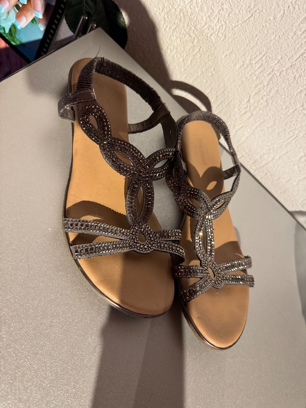 Damenschuhe: Sandaletten mit Strassapplikationen Gr. 39 – Gebraucht aus Grosswangen von shoes.bags.and.co