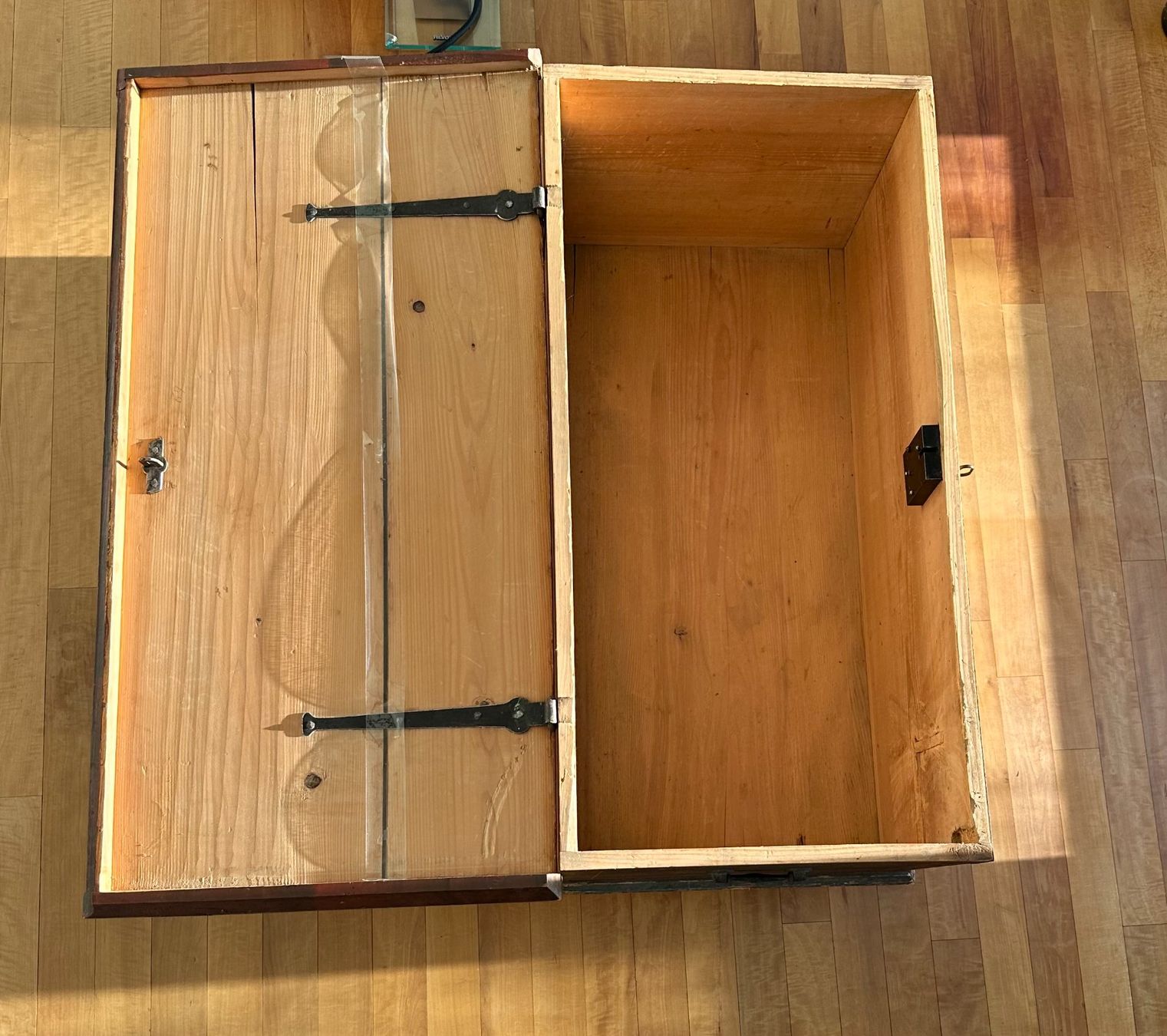 Cassapanche: Antike ländliche Holztruhe, bemalt – Usato da Meilen venduto da LoveRCSoaring 3