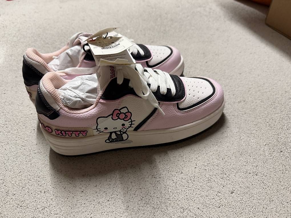 Hello Kitty Scarpe da donna: HELLO KITTY SNIKER – Usato da Niederwil AG venduto da lar_yhz5