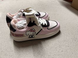 HELLO KITTY SNIKER