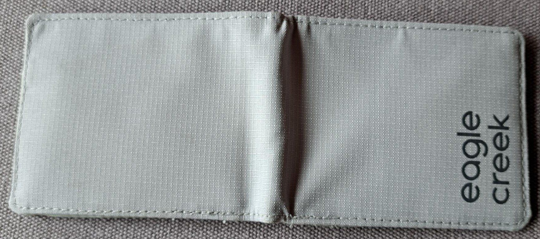 Portafogli: Eagle Creek Stash RFID Bi-Fold Geldbeutel – Usato da Langnau i. E. venduto da Trabant03 1