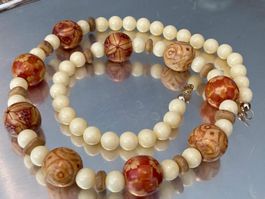 Collier vintage en bois