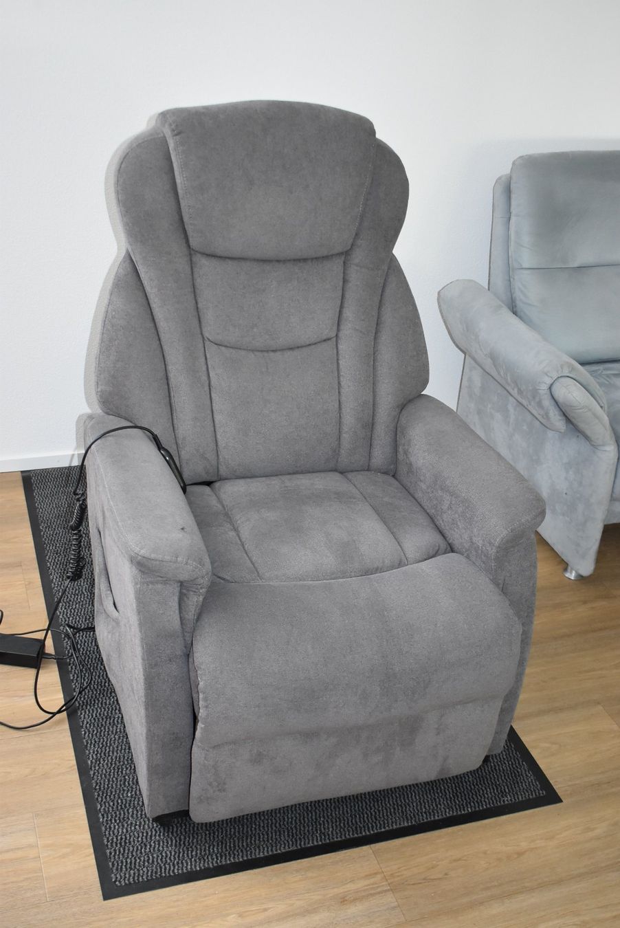 Sessel: TV-Sessel mit elektrischer Aufstehhilfe – Gebraucht aus Schönenberg TG von Scania10