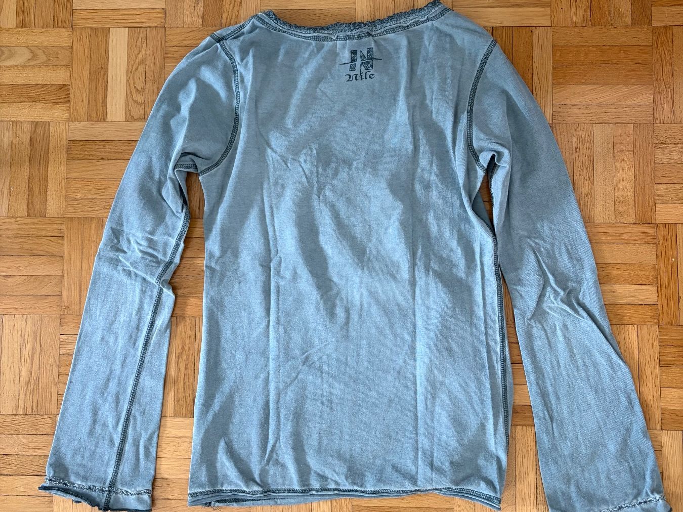 Nile T-shirt: Nile Langarm T-Shirt Grösse S – Usato da Luzern venduto da Lampion 1