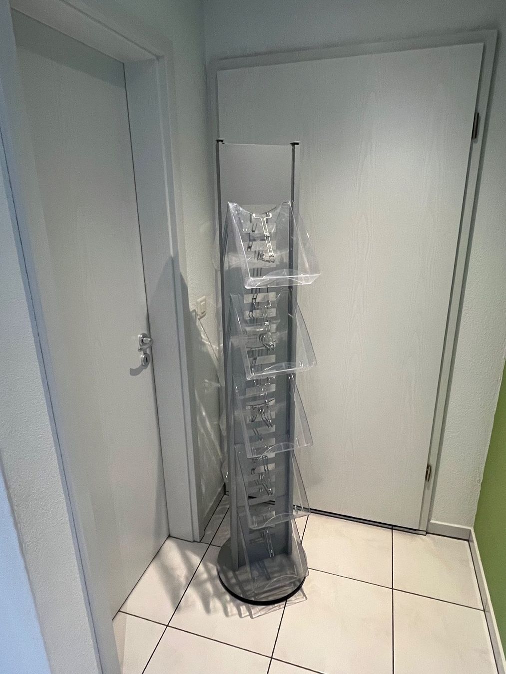 Altro per la casa: A4 Prospektständer Silber – Usato da Wolhusen venduto da ram_mvr6 1