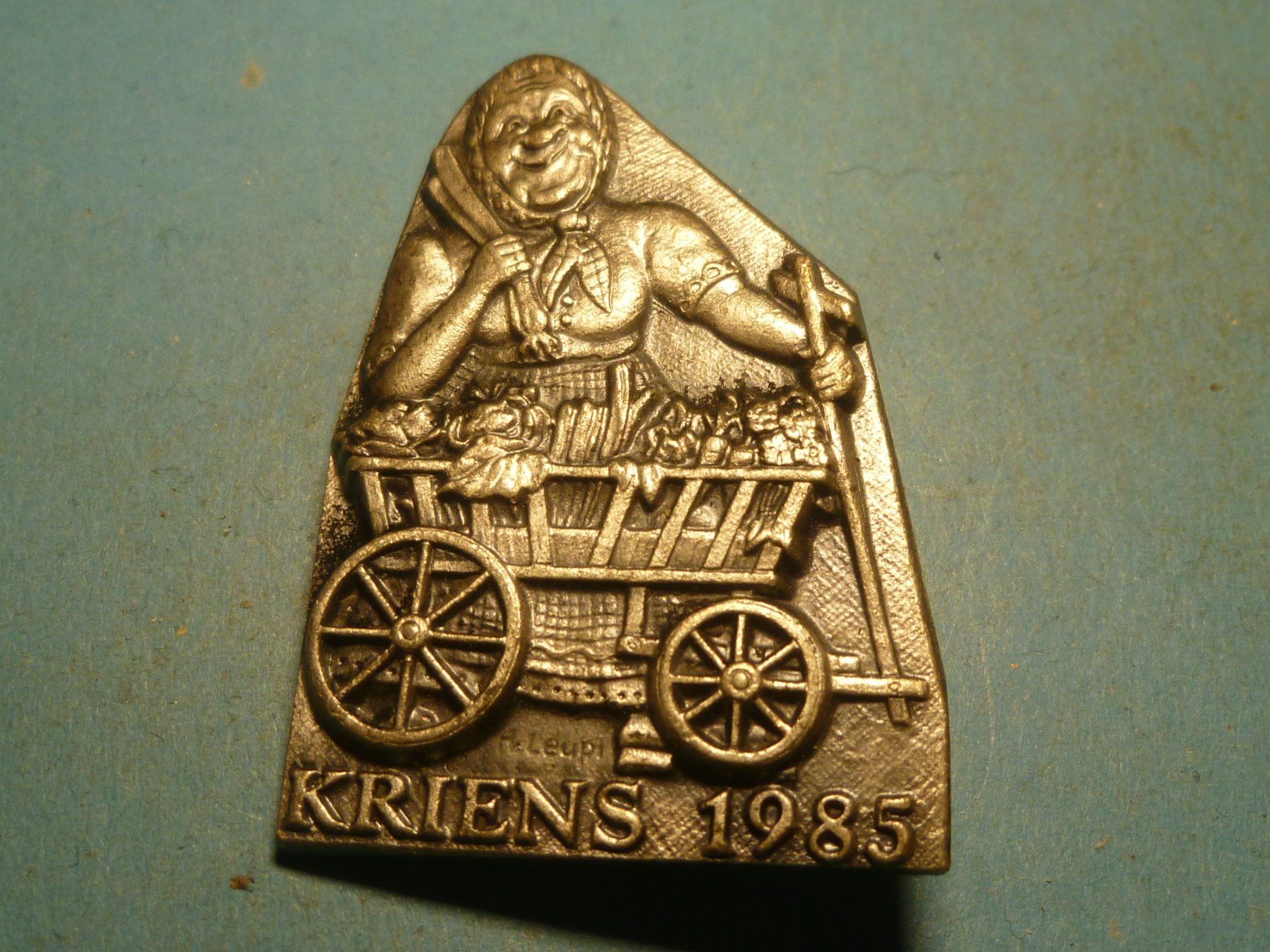 Plaketten & Abzeichen: KRIENS 1985 SILBER – Gebraucht aus Ried (Muotathal) von Mandarin02