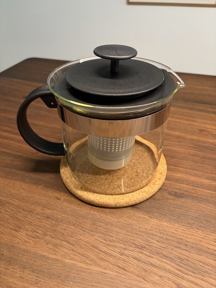 Bodum Teekannen: Bodum Teekanne mit Filter, Glas/Kunststoff – Gebraucht aus Zürich von Robin_zh2 1