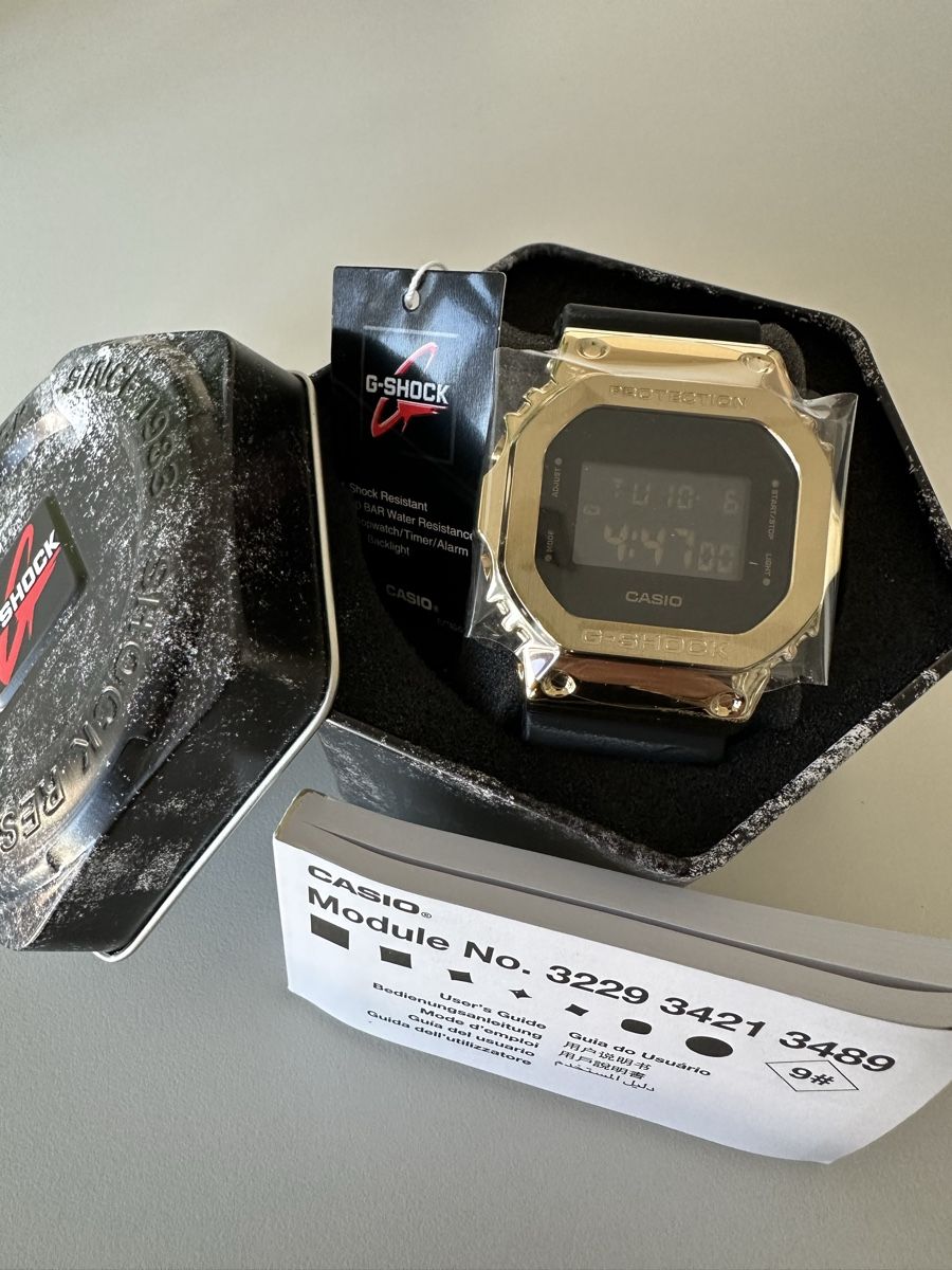 Casio Montres: Casio G-Shock GM-5600G-9ER  – Neuf avec emballage d'origine à Les Acacias par Njatit