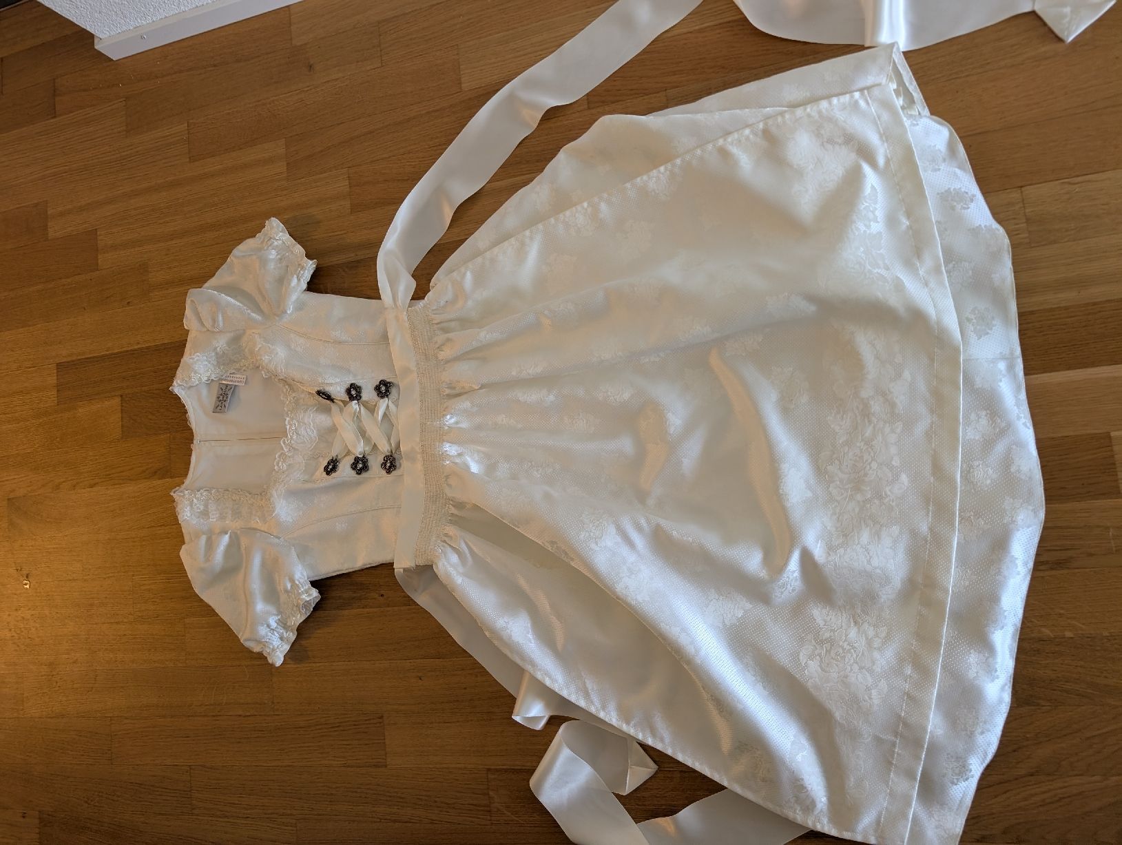 C&A Robes: Fest Dirndl Edel – D'occasion à Jona par Schaniarle 6