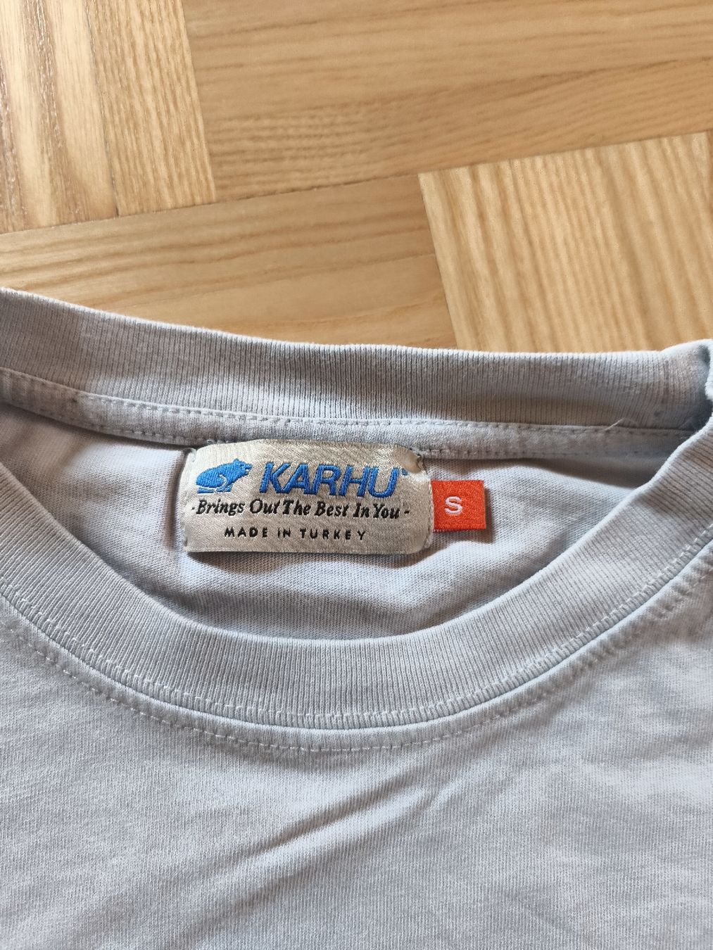 T-shirt: Karhu T Shirt – Usato da Kandersteg venduto da digginblackpearlz 1