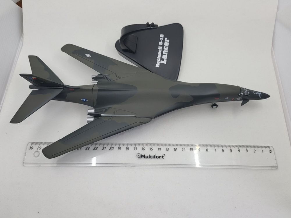 B-1B Lancer USAAF bomber, 1/144 | Kaufen auf Ricardo