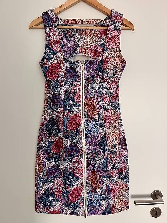 H&M Robes: Kleid mit Blumenmuster Gr. 36 – Neuf (Voir description) à Herrliberg par Kat_s2dn 1