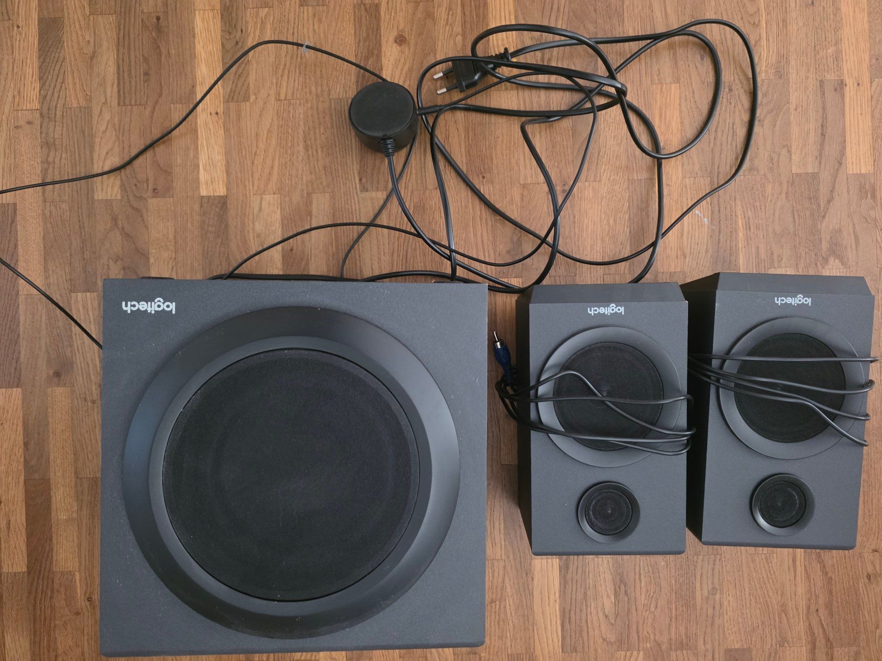 Logitech Haut-parleurs: Logitech Z333 2.1 Lautsprechersystem mit Subwoofer – D'occasion à Bennwil par fawag