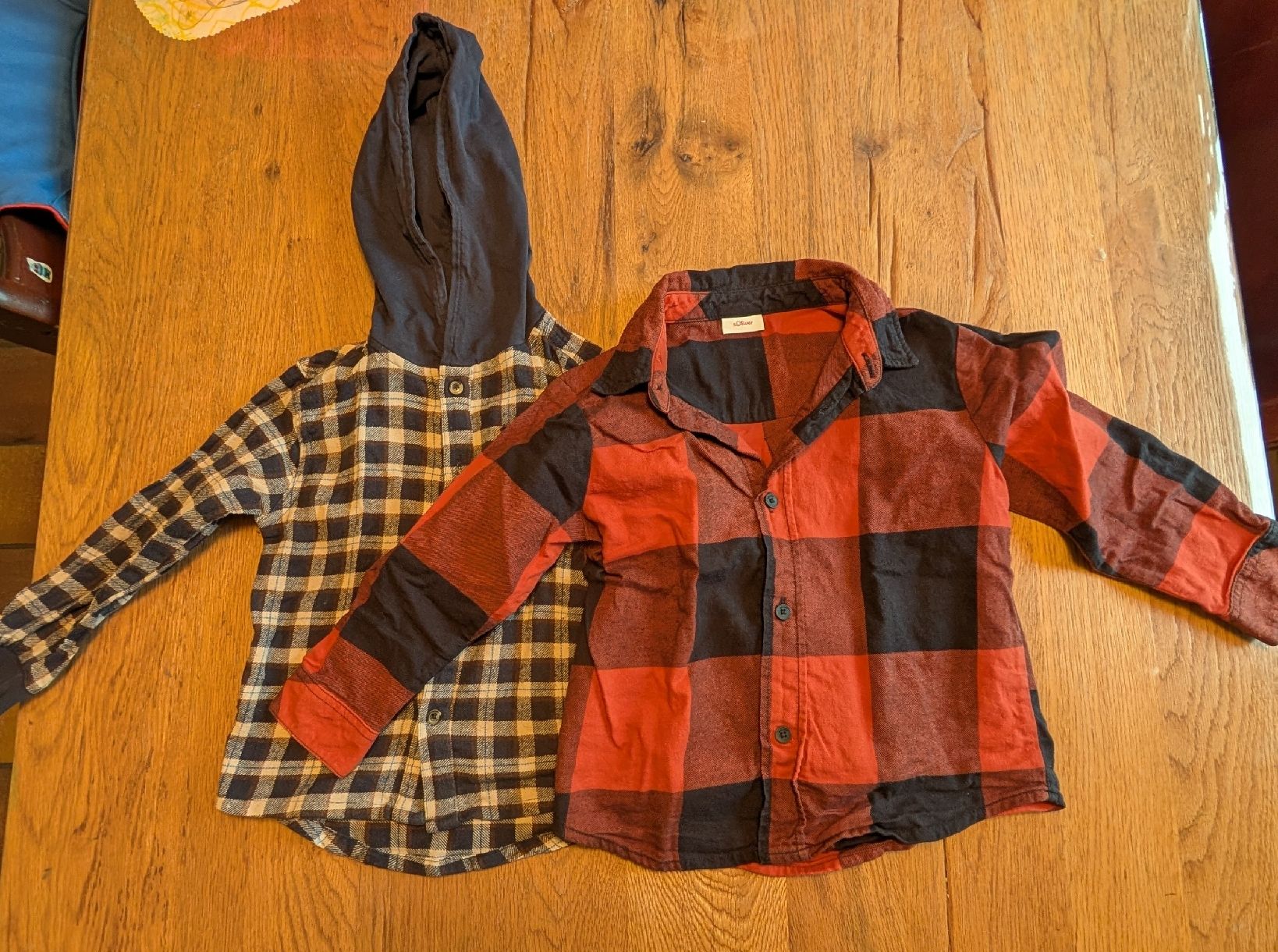 Camicie, T-shirt & Polo: 2 Hemden Holzfäller Look Gr. 92/98 – Usato da Affoltern am Albis venduto da cke_yf77