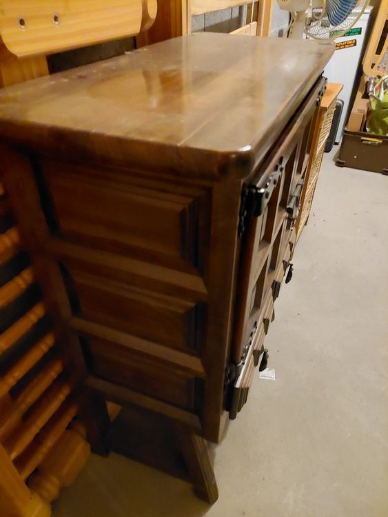 Commodes: Buffet rustique en bois massif avec portes – D'occasion à Oberschrot par 6mick 2
