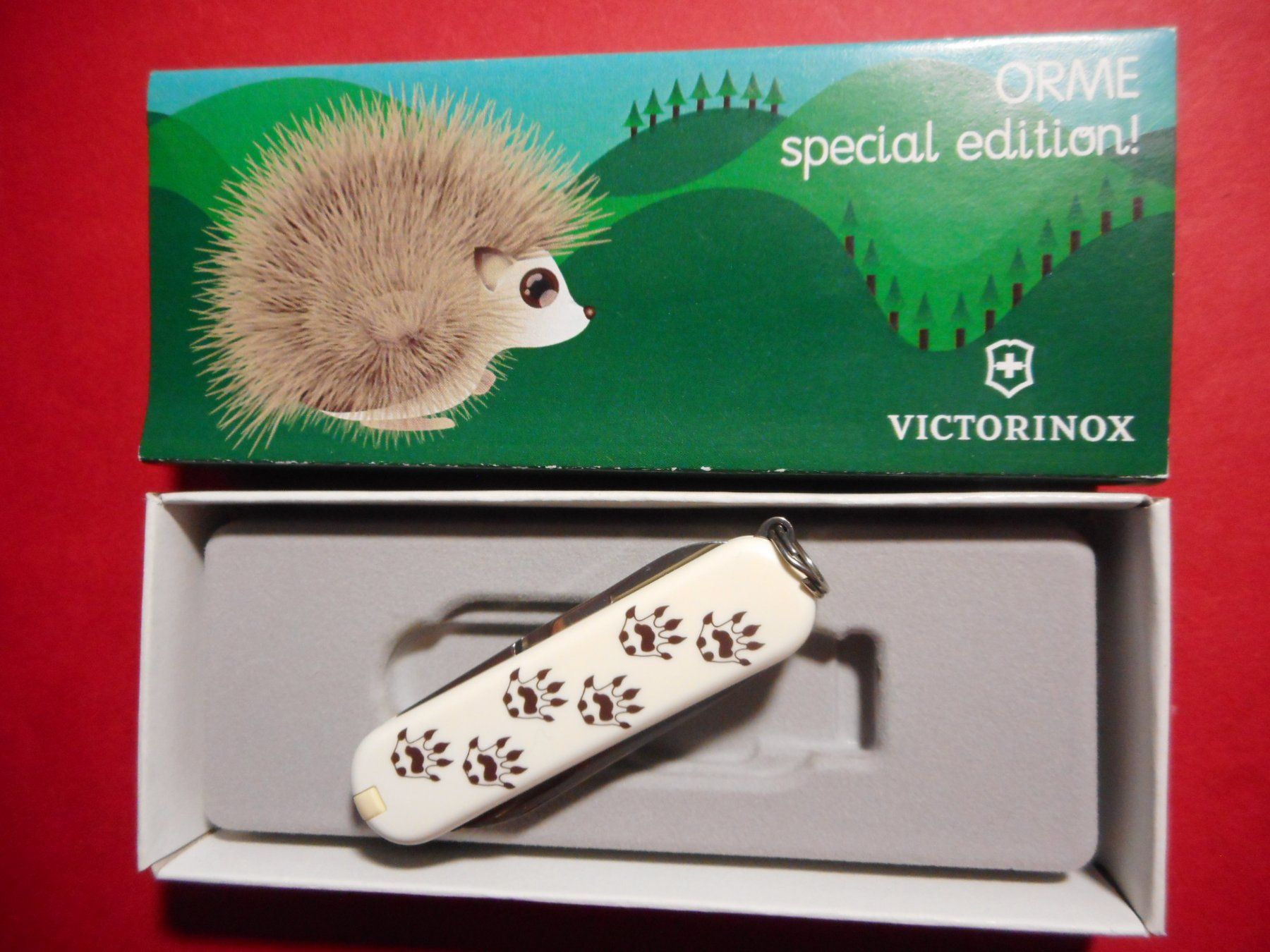 Victorinox Taschenmesser: Victorinox  Classic - Orme / Spur - Igel – Neu und originalverpackt aus Rotkreuz von Aloxii 1