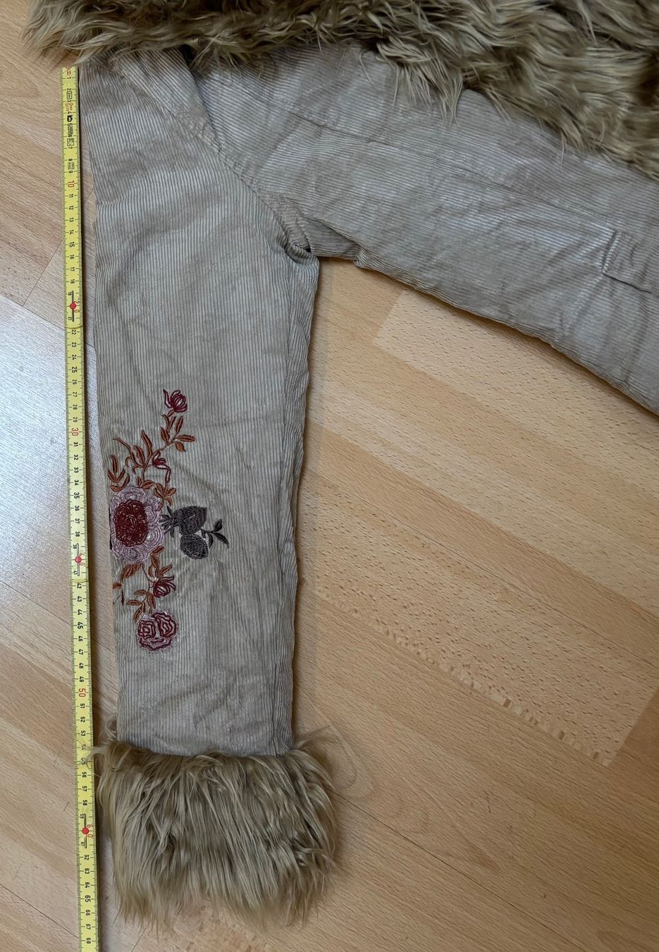 Cappotti: Schöner Mantel - Cord mit Kunstfell - Gr. S – Usato da Zofingen venduto da Justizia_01 6