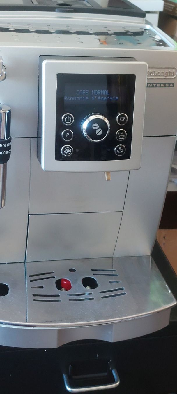 De'Longhi Machines à café & Machines à expresso: Machine à café delonghi ecam 23.420.sb défectueuse. – Défectueux à Rolle par mro_5nyk 2