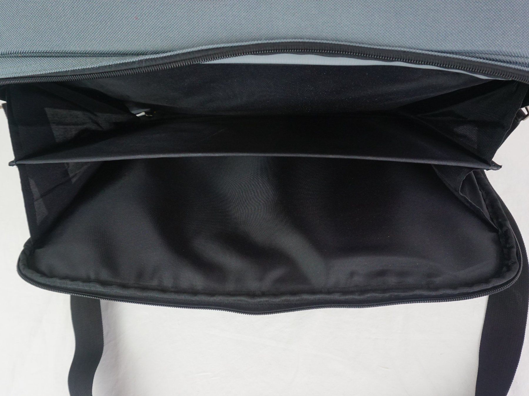 Sacs: Miracle Laptoptasche 19 Zoll – D'occasion à Pratteln par Restwert_Pratteln 1