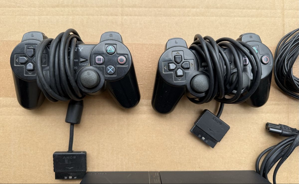 Sony Consoles: PlayStation 2 Set Konsole + 2 Controller + 18 Spiele – D'occasion à Biel/Bienne par theracinghouse-53 2