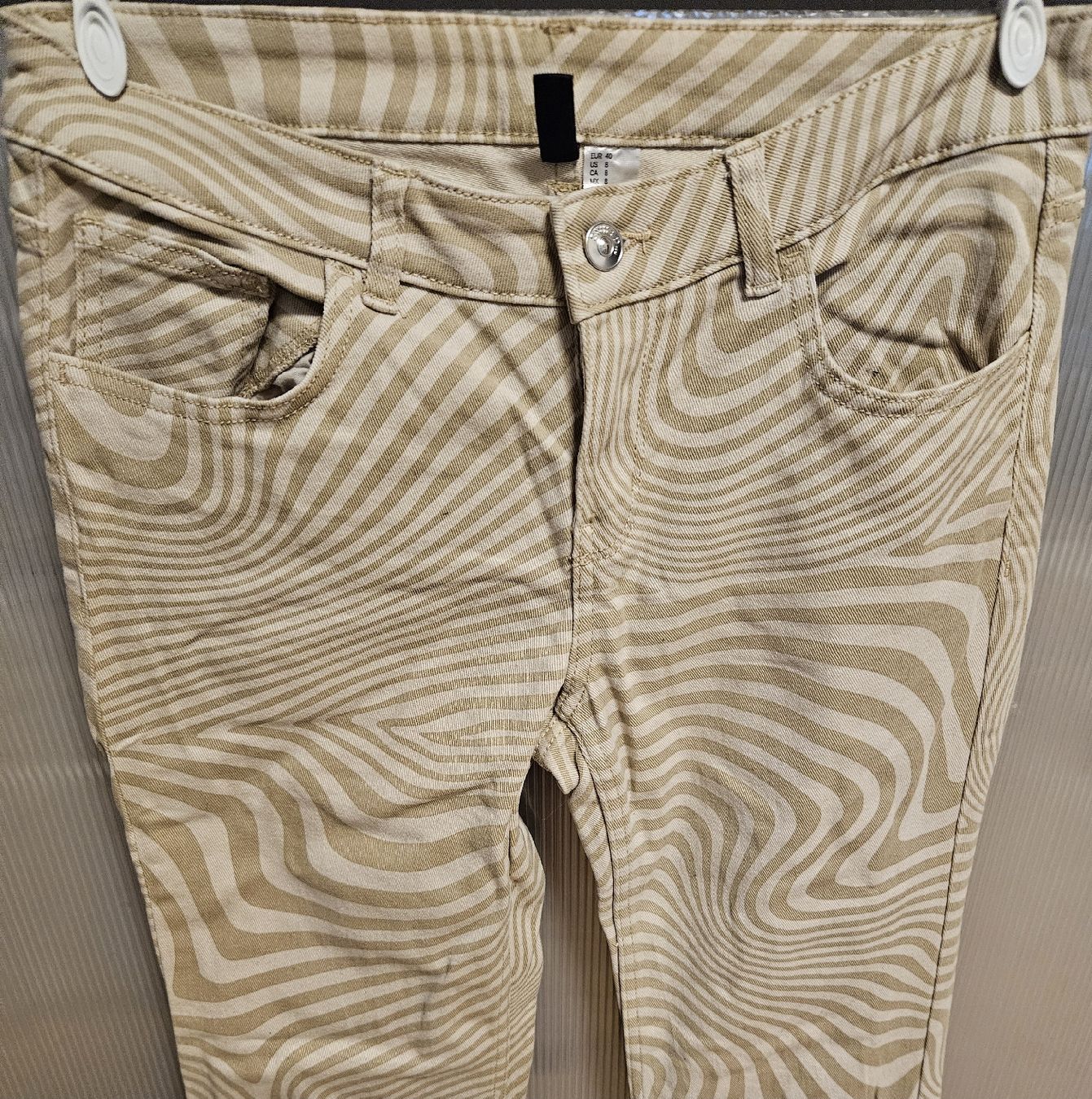 H&M Jeans: Jeans Gr. 40 - H&M - Spendenaktion – Nuovo (secondo la descrizione) da Unterkulm venduto da Beljasch 2