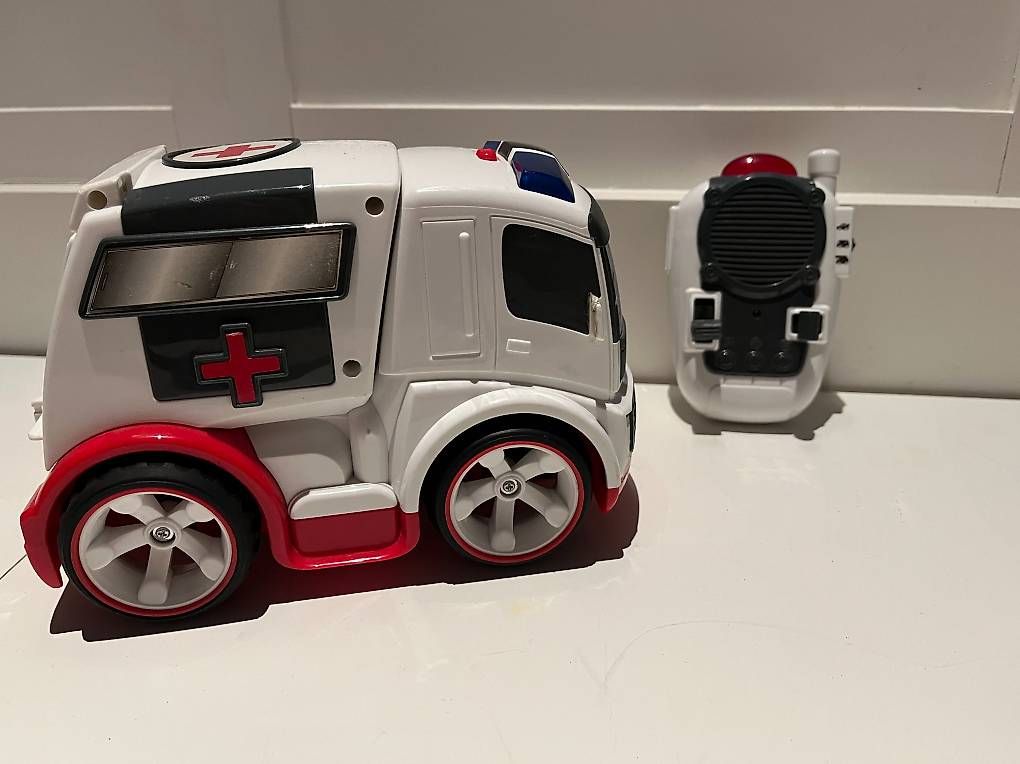 Giocattoli: Voiture télécommandée Ambulance -1er âge – Usato da Onnens VD venduto da thi_6rvw 1