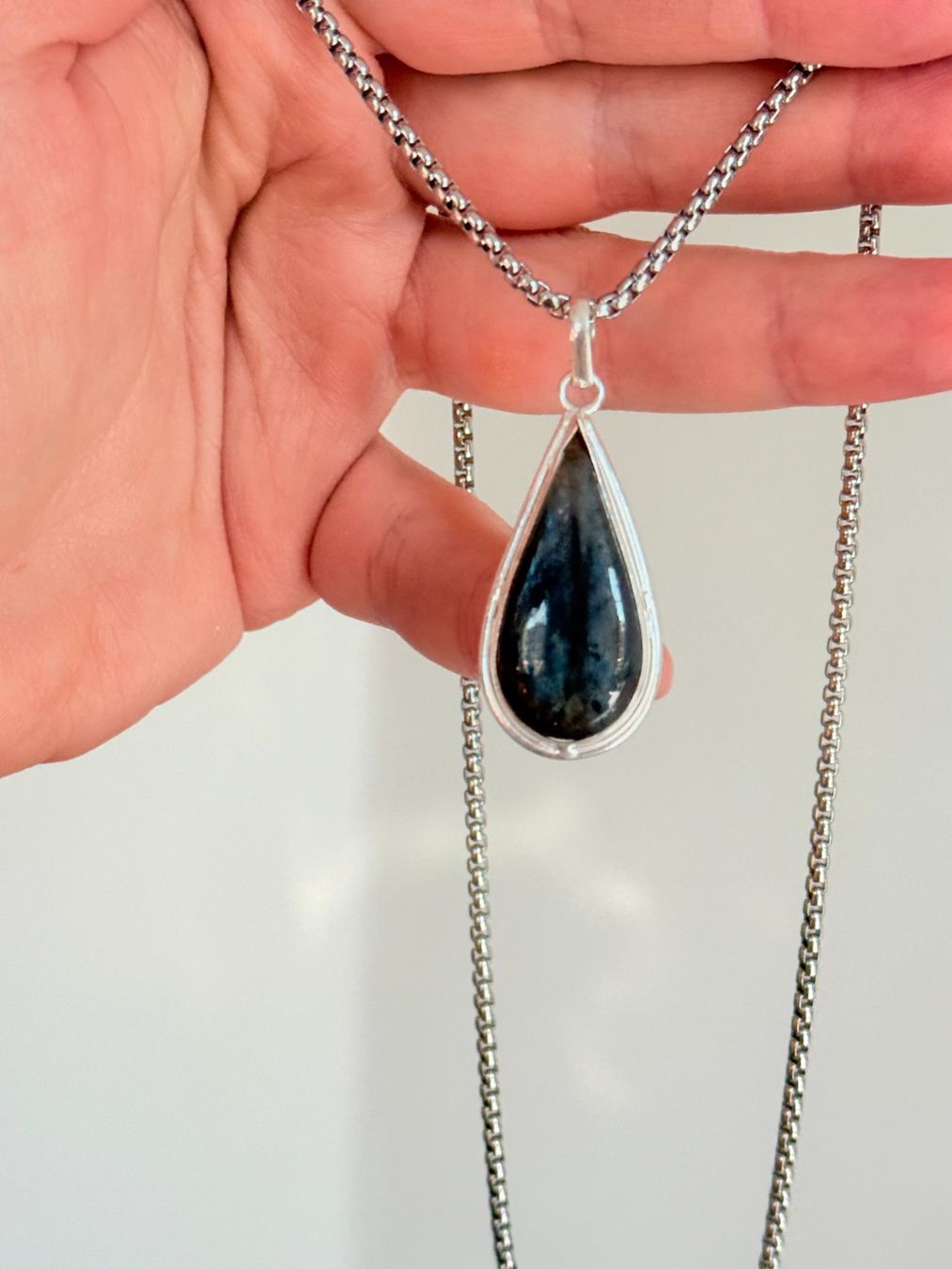 Ketten: Pendentif Larme Labradorite Bleue  - Élégant – Neu und originalverpackt aus Genève von AGBERG 7
