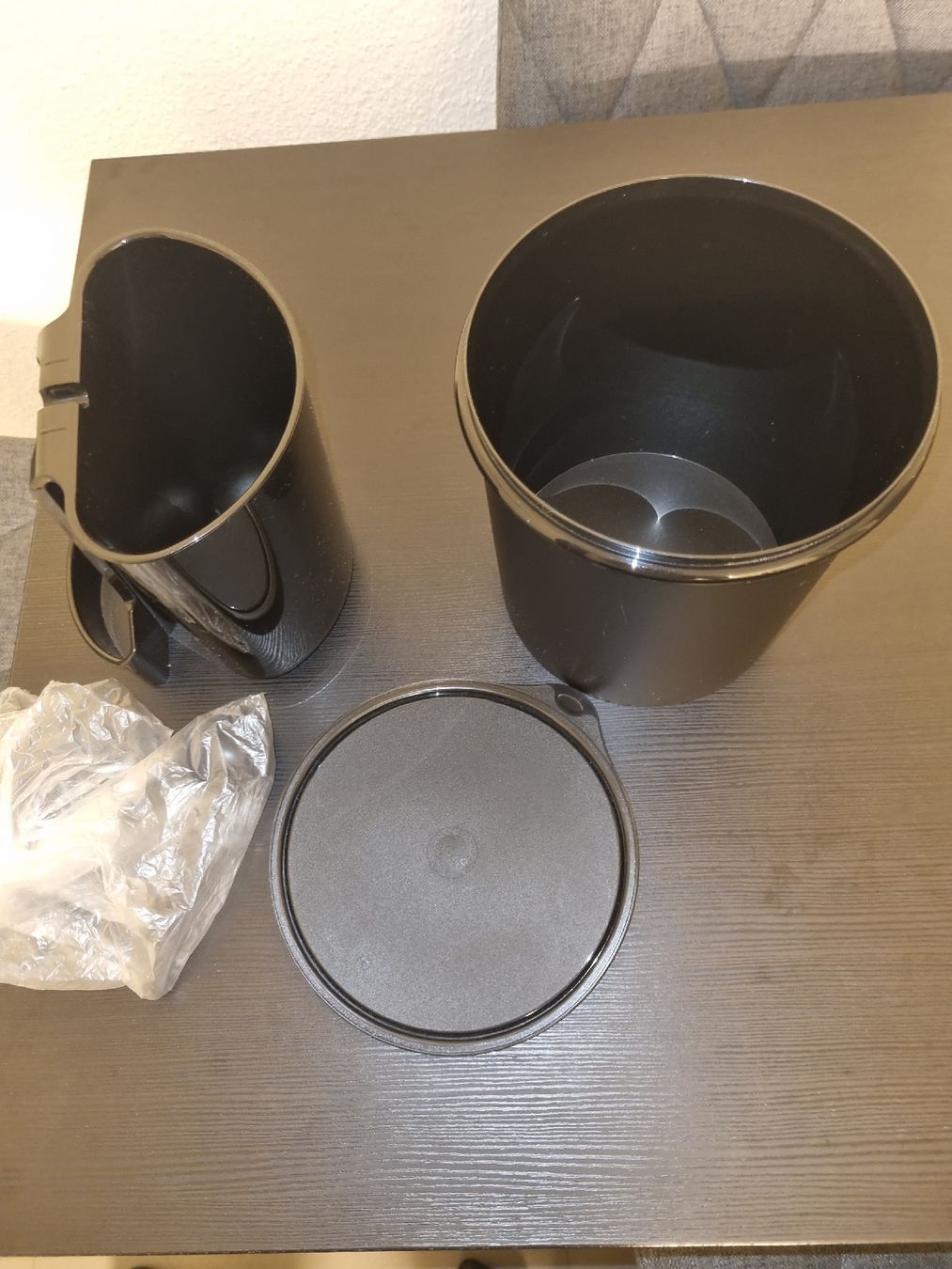 Tupperware Recipients et similaires: Abfallbehälter  schwarz Tupperware – Neuf (Voir description) à Chur par Beimirhates
