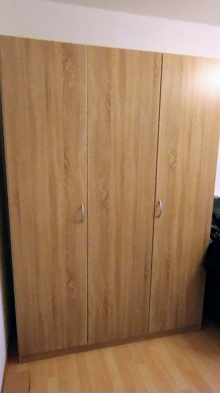 Armoires: Kleiderschrank – D'occasion à Chur par Andry69