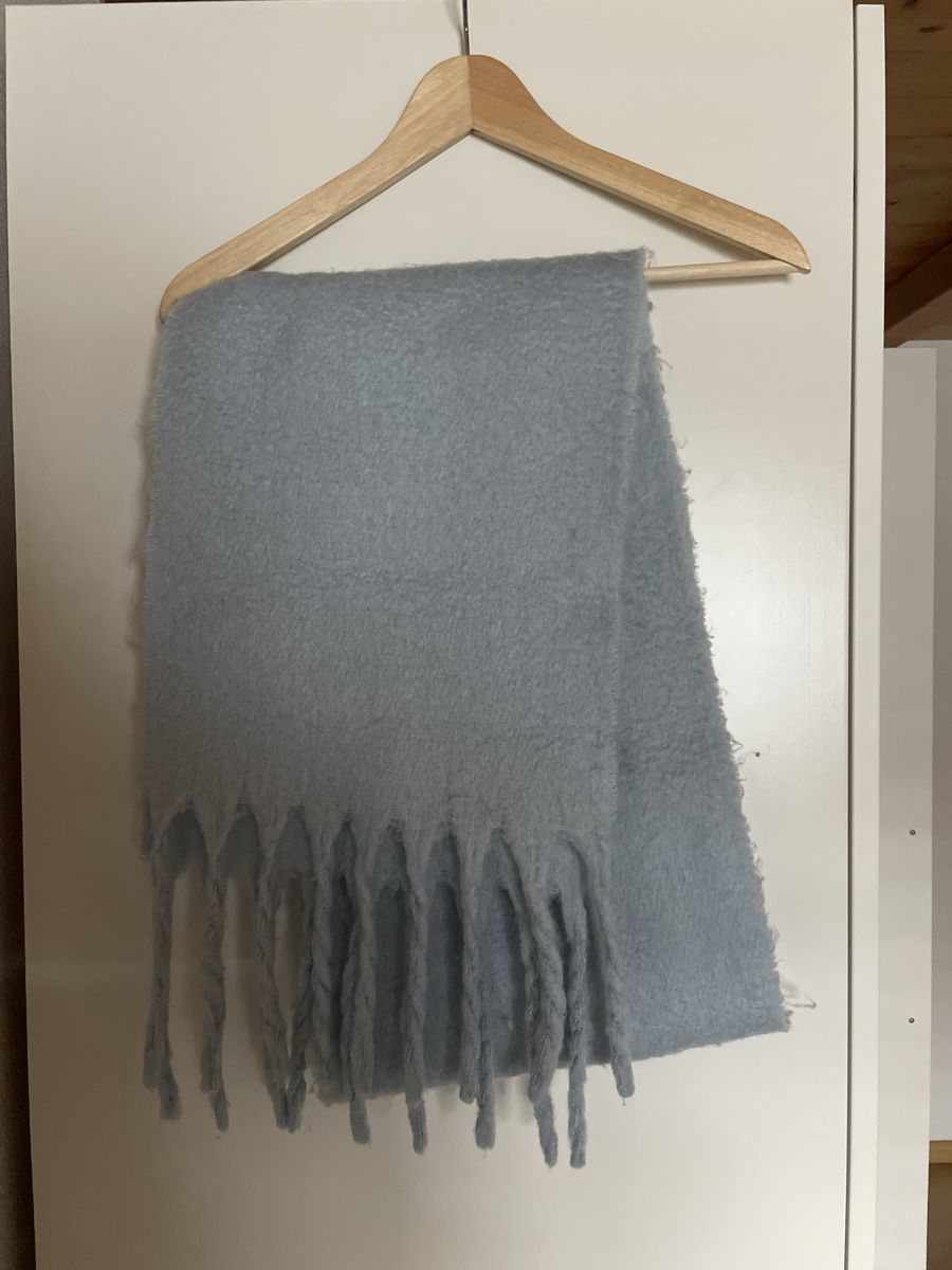 Foulards, Tücher & Schals: Warmer, hellblauer Winter Schal mit Fransen – Gebraucht aus Malix von fred_59