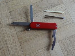 Couteau VICTORINOX  TCS  25 ans   6 CM environ fermé