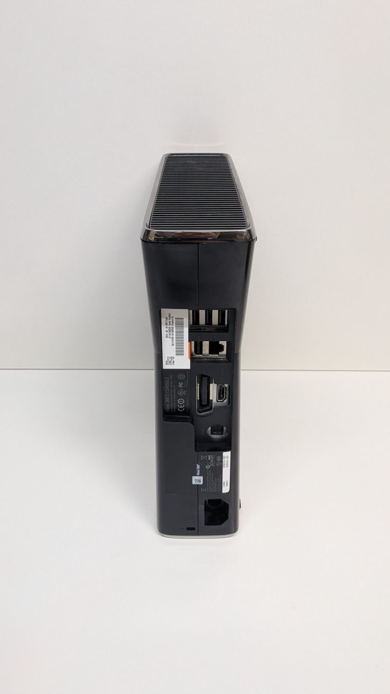 Microsoft Consoles: Microsoft Xbox 360 S, 2 Controller, 10 Spiele – D'occasion à Menziken par mame18 6