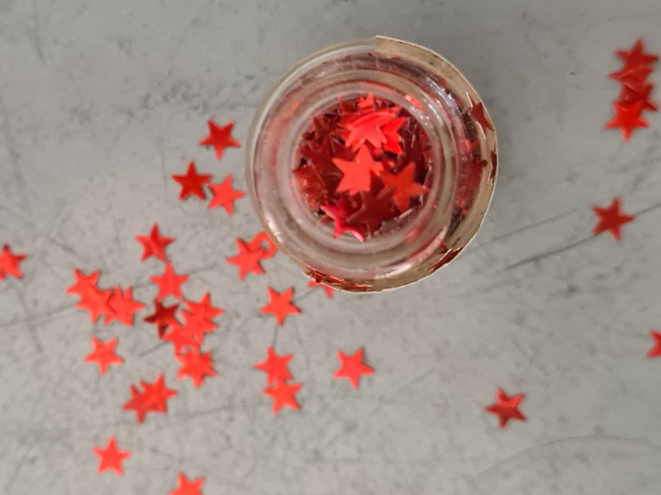 Tutte le decorazioni: 1 Fl. rote Glitzer Sternchen Streuer als Weihnachtsdeko . – Nuovo e nell'imballaggio originale da Amriswil venduto da kleindeko 2