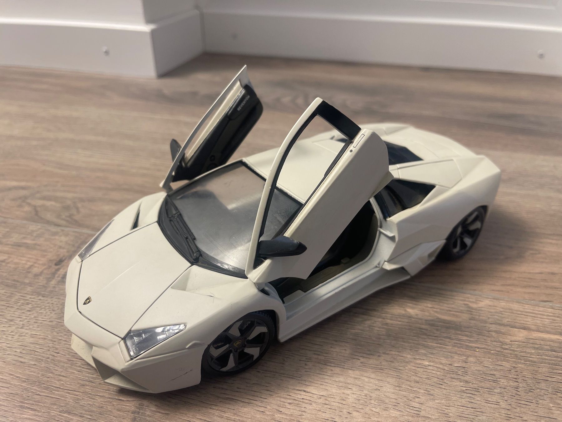 Bburago Modellini d'auto: Lamborghini Reventon, 1/18, Bburago – Usato da Basel venduto da mariablanka