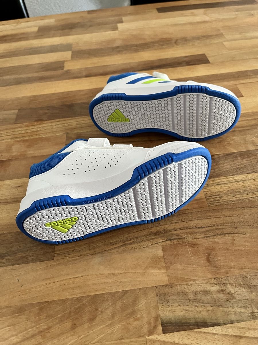 Adidas Schuhe für Jungen: Neuwertige Adidas Turnschuhe  – Neu (gemäss Beschreibung) aus Wettingen von epe_9vbf 3