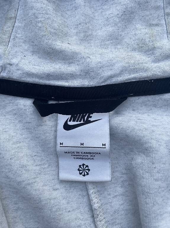 Giacche: Nike techleece Jacke reflektiv – Usato da Basel venduto da Leo_6qtr 3