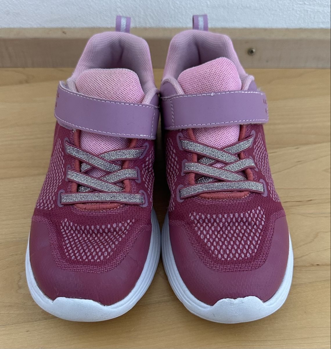 Schuhe für Mädchen: Turnschuhe Gr.35 – Gebraucht aus Oensingen von dorian07 1