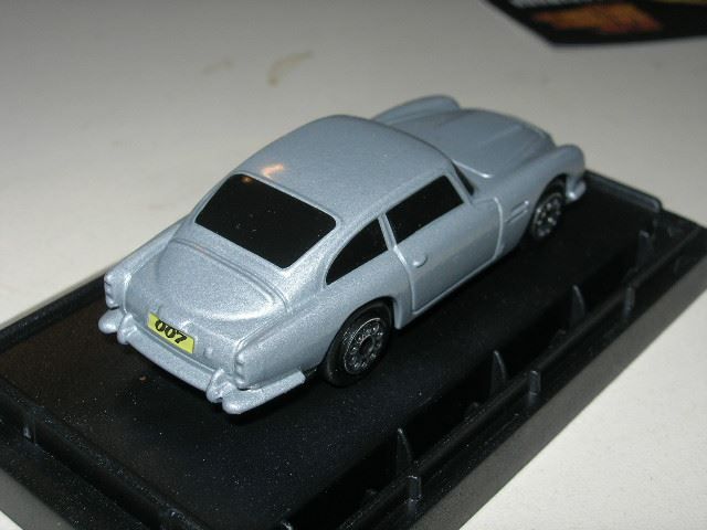 Aston Martin Modellini d'auto: Aston Martin DB5 Bond  * TIC TOC ca. 1:64, – Nuovo e nell'imballaggio originale da Hornussen venduto da Amw 1