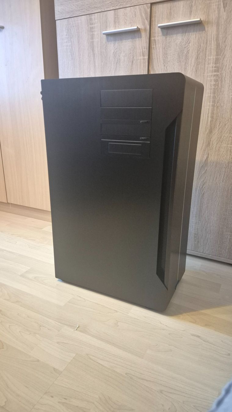 Lian Li Custodie: LIAN LI PC-X2000F Aluminium PC-Gehäuse – Usato da Bern venduto da Rafftnix 1