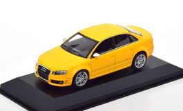 Audi RS4 Limousine 2005-2009 gelb  1:43 von MaXichamps /