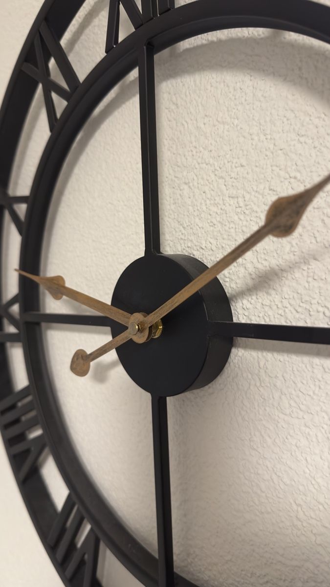 Uhren: Wanduhr schwarz – Gebraucht aus Luzern von Angimel 1