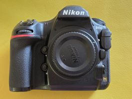 NIKON D850  - 9142 Auslösungen + 2 Bücher