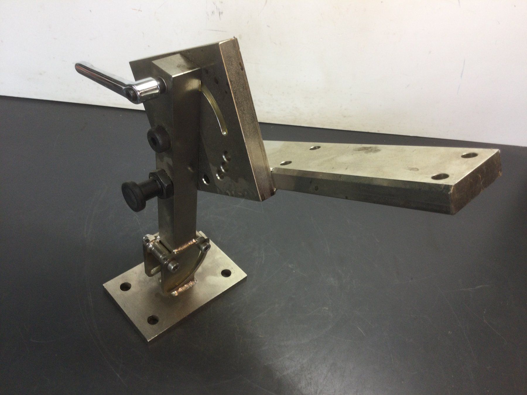 Attrezzi da lavoro: Gebrauchter Schwenk und Drehbare Halterung – Usato da Wangen SZ venduto da kuriosum12 3