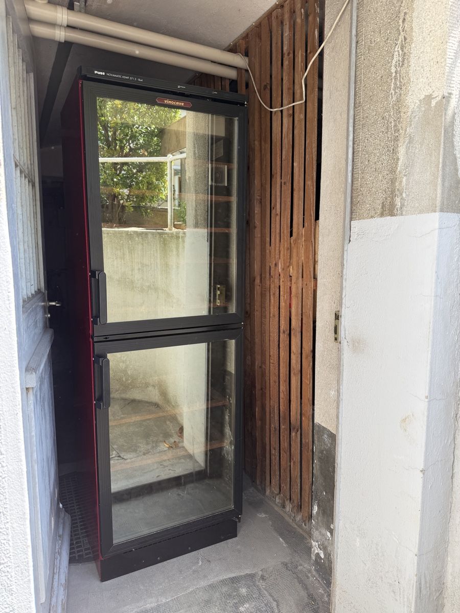 Novamatic Frigoriferi: Fust Weinkühlschrank Vinocave – Usato da Basel venduto da Barty 3