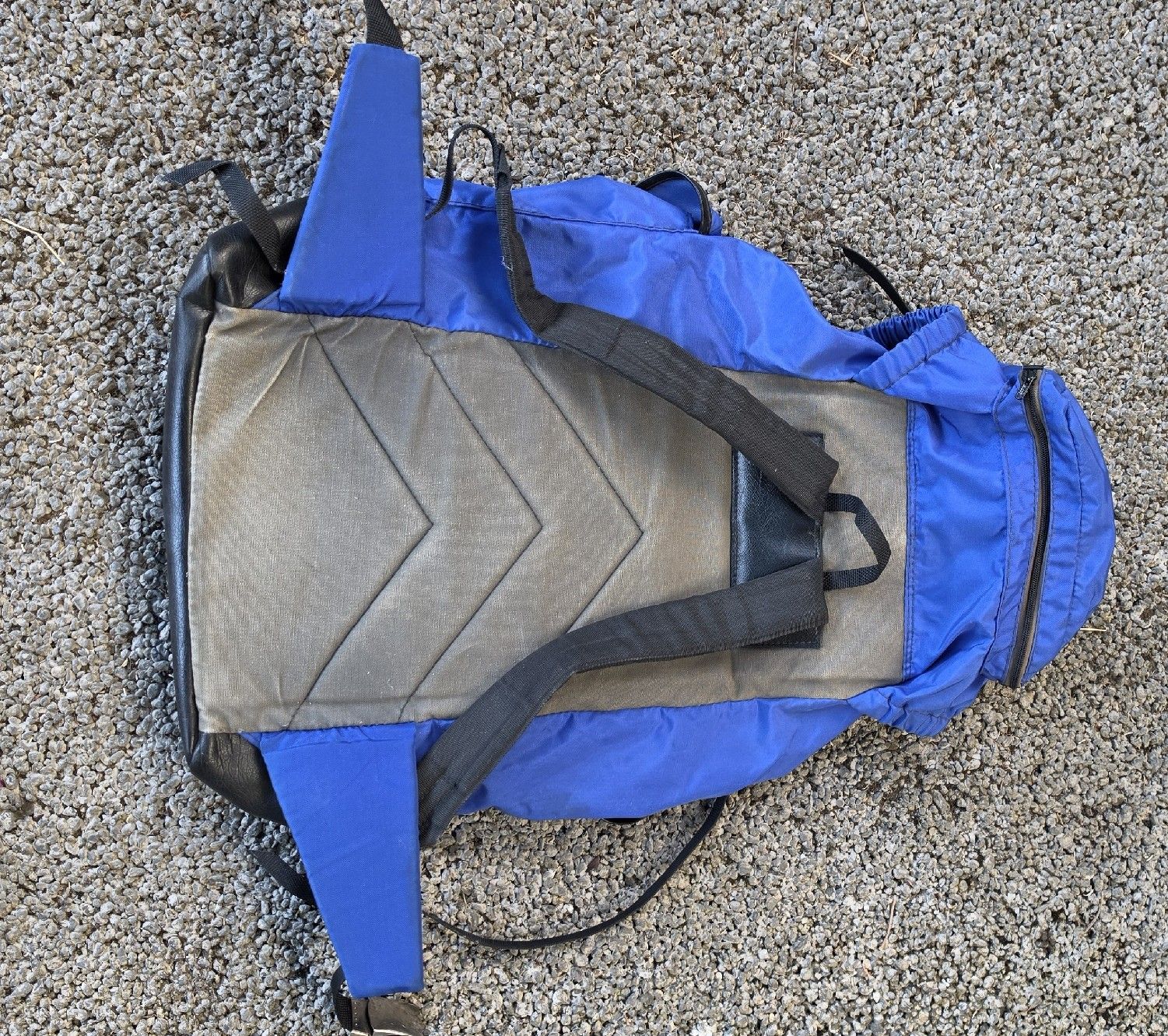 Zaini: Blauer Rucksack mit Lederboden, 50cm H, gebraucht – Usato da Bern venduto da sesle 1