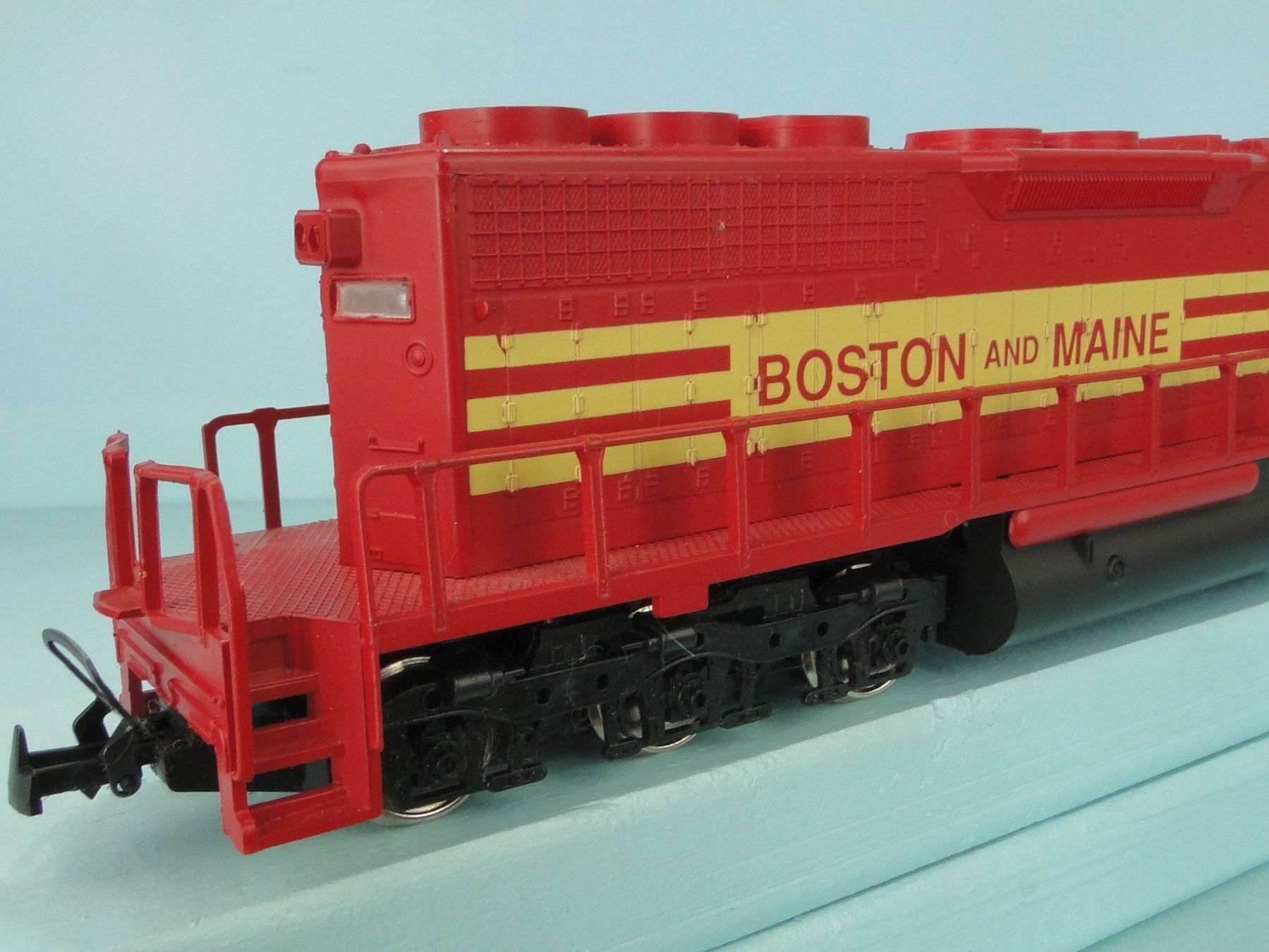 Mehano Modelleisenbahnen: Mehano Boston and Maine SD45 – Gebraucht aus Bülach von cann11 6