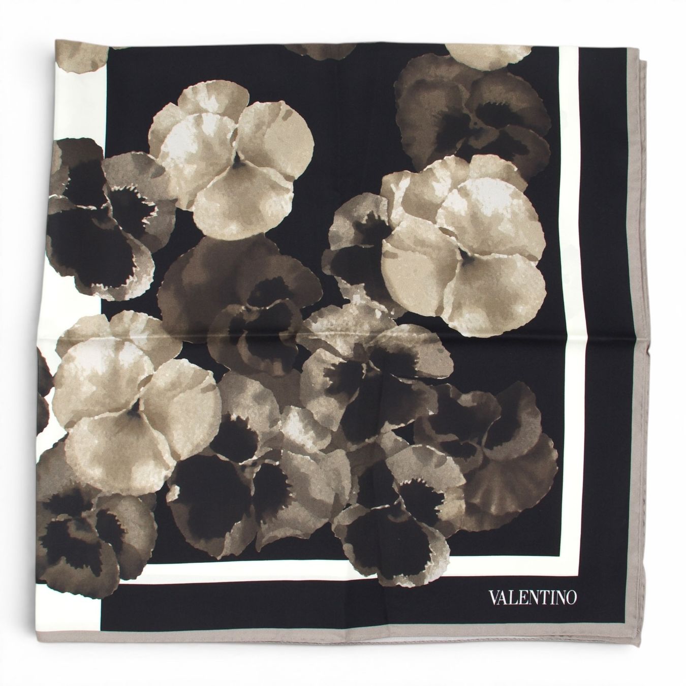 Valentino Foulard & Sciarpe: Valentino Seidentuch schwarz/crème – Usato da Binningen venduto da Designerlabels 3