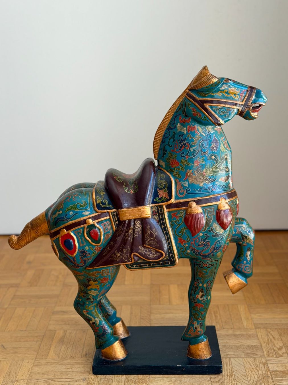 Sculture & Statue: Chinesisches Holzpferd im Cloisonné-Stil – Usato da Winterthur venduto da HB777 1