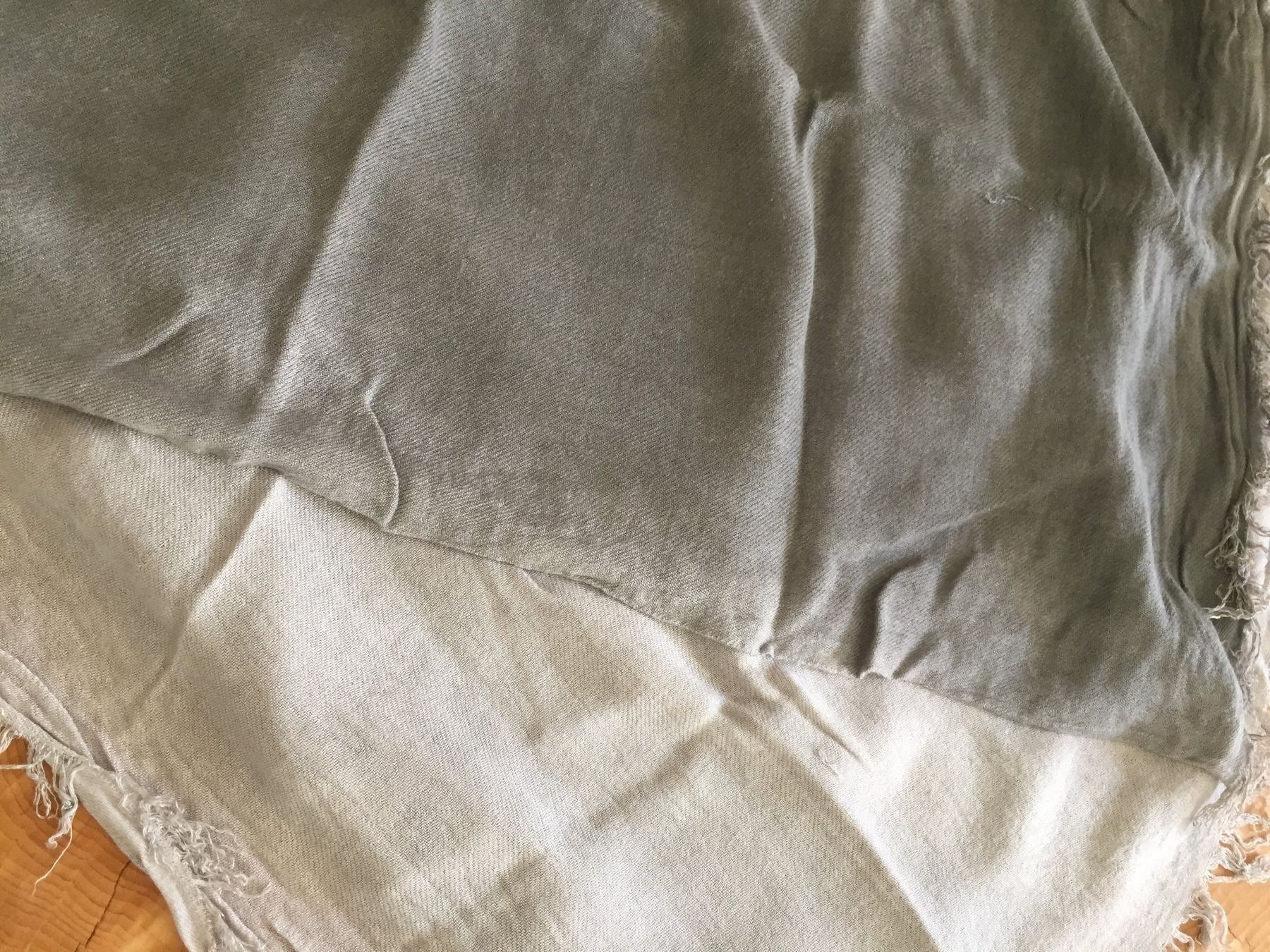 Marc O'Polo Foulard & Sciarpe: Schal Marc'O Polo | Superbe écharpe / Châle gris – Nuovo (secondo la descrizione) da Zürich venduto da AnnaSa 2